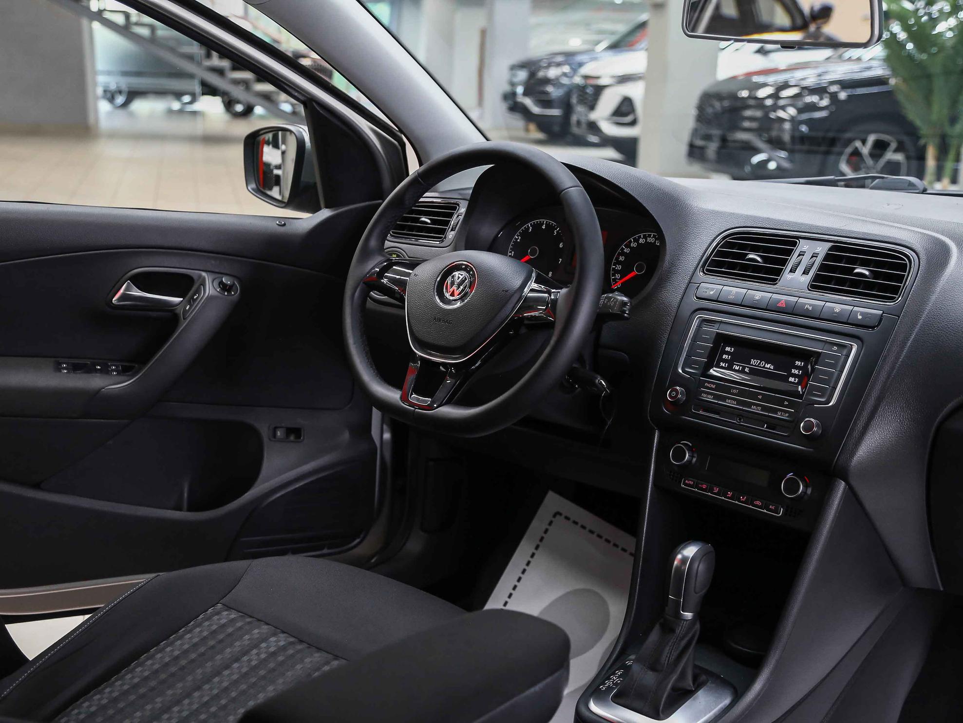 Volkswagen Polo 2017, серебряный, ДЦ Орехово
