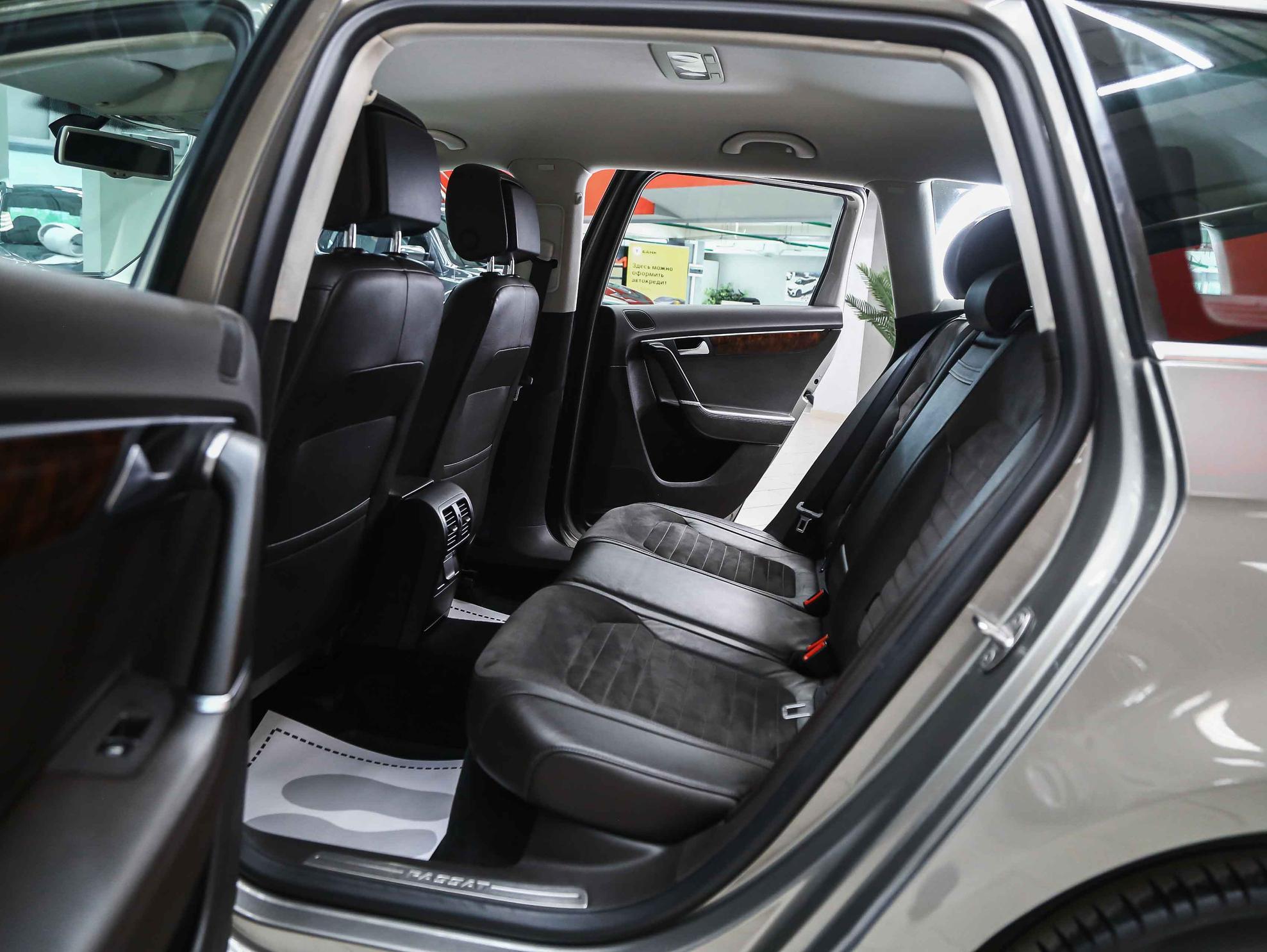 Volkswagen Passat 2012, бежевый, ДЦ Орехово