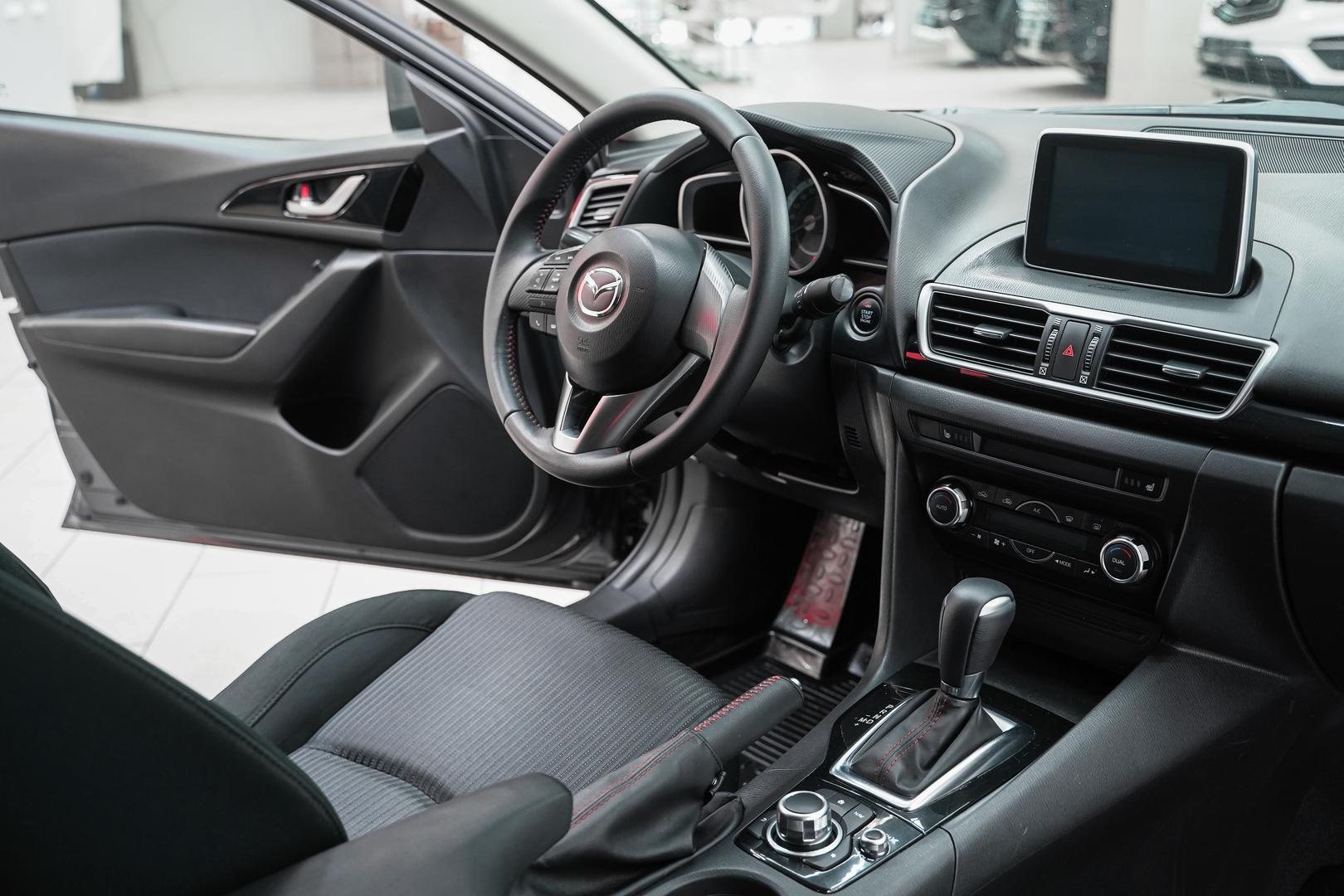 Mazda 3 2015, серый, ДЦ Орехово