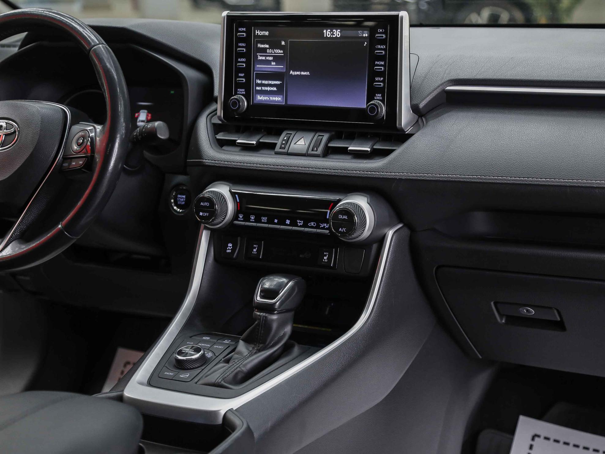 Toyota RAV4 2019, белый, ДЦ Орехово