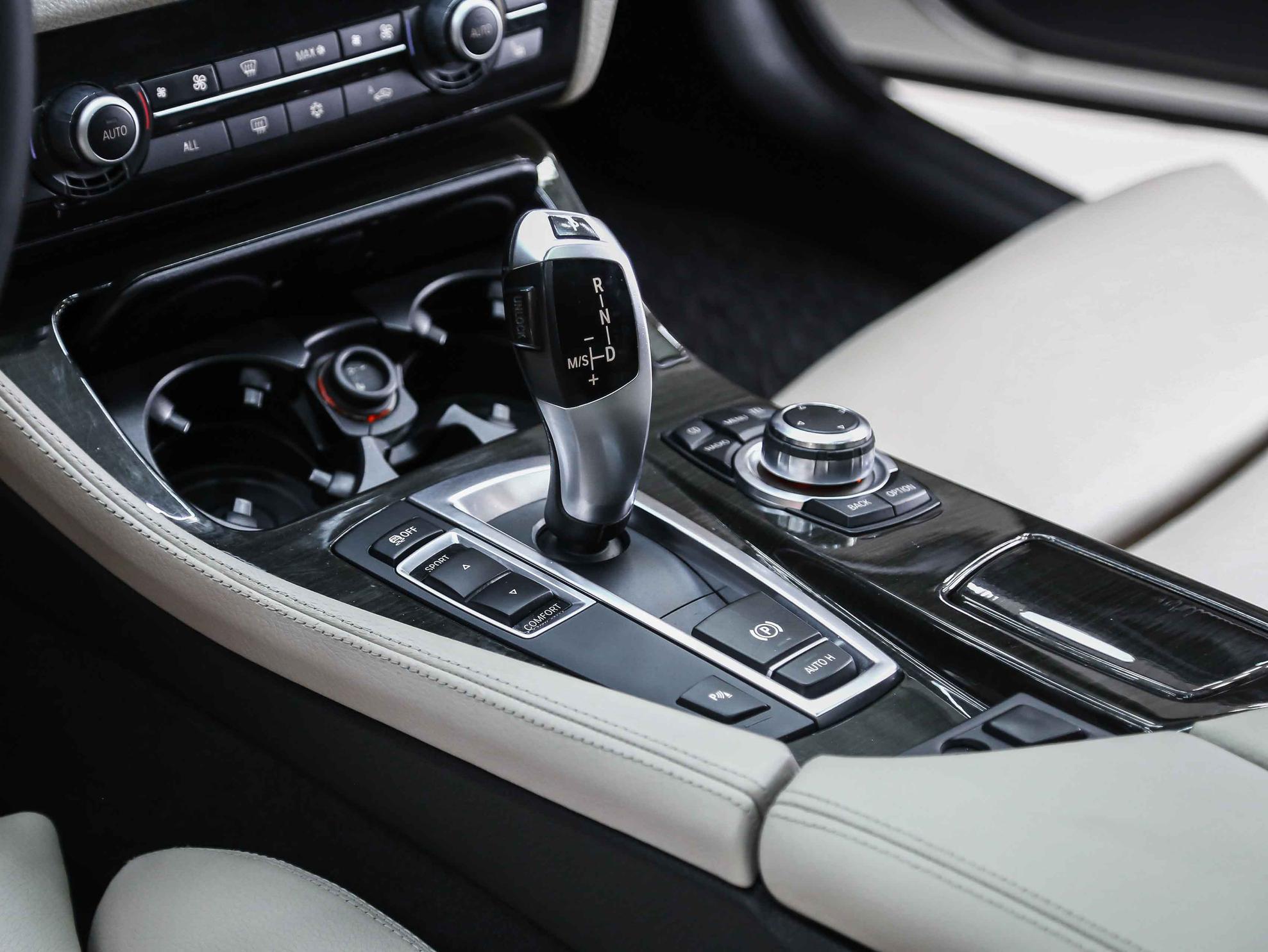 BMW 5 серии 2011, белый, ДЦ Орехово