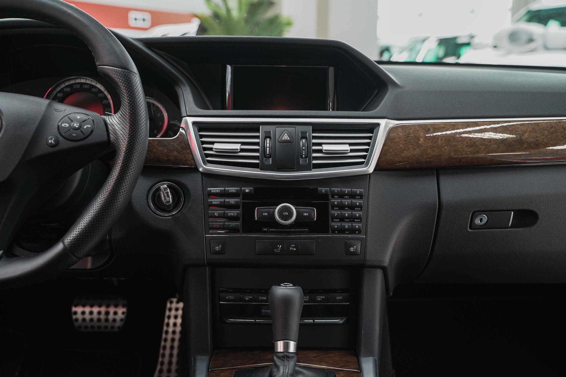 Mercedes-Benz E-Класс 2011, белый, ДЦ Орехово