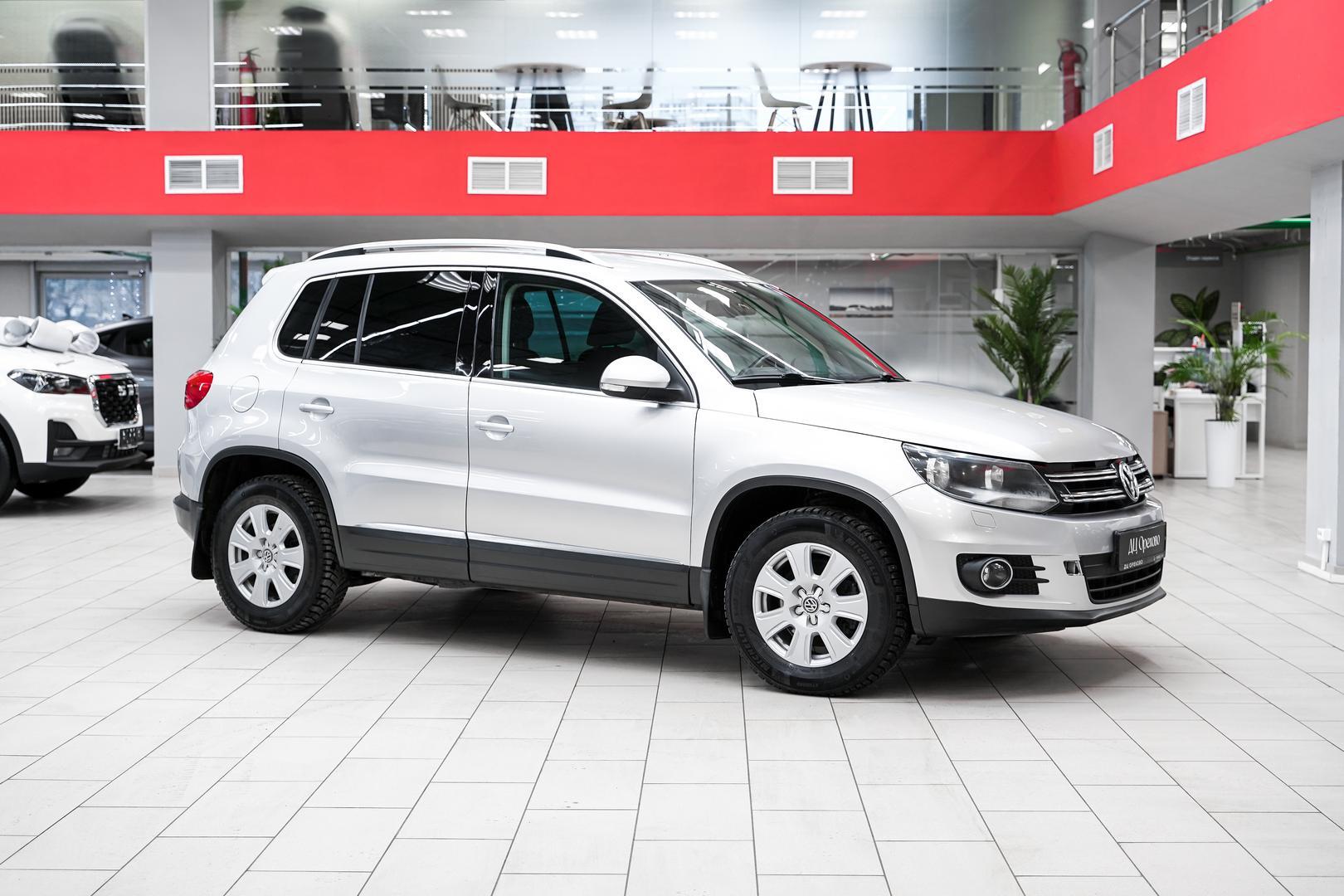 Volkswagen Tiguan 2012, серебряный, ДЦ Орехово