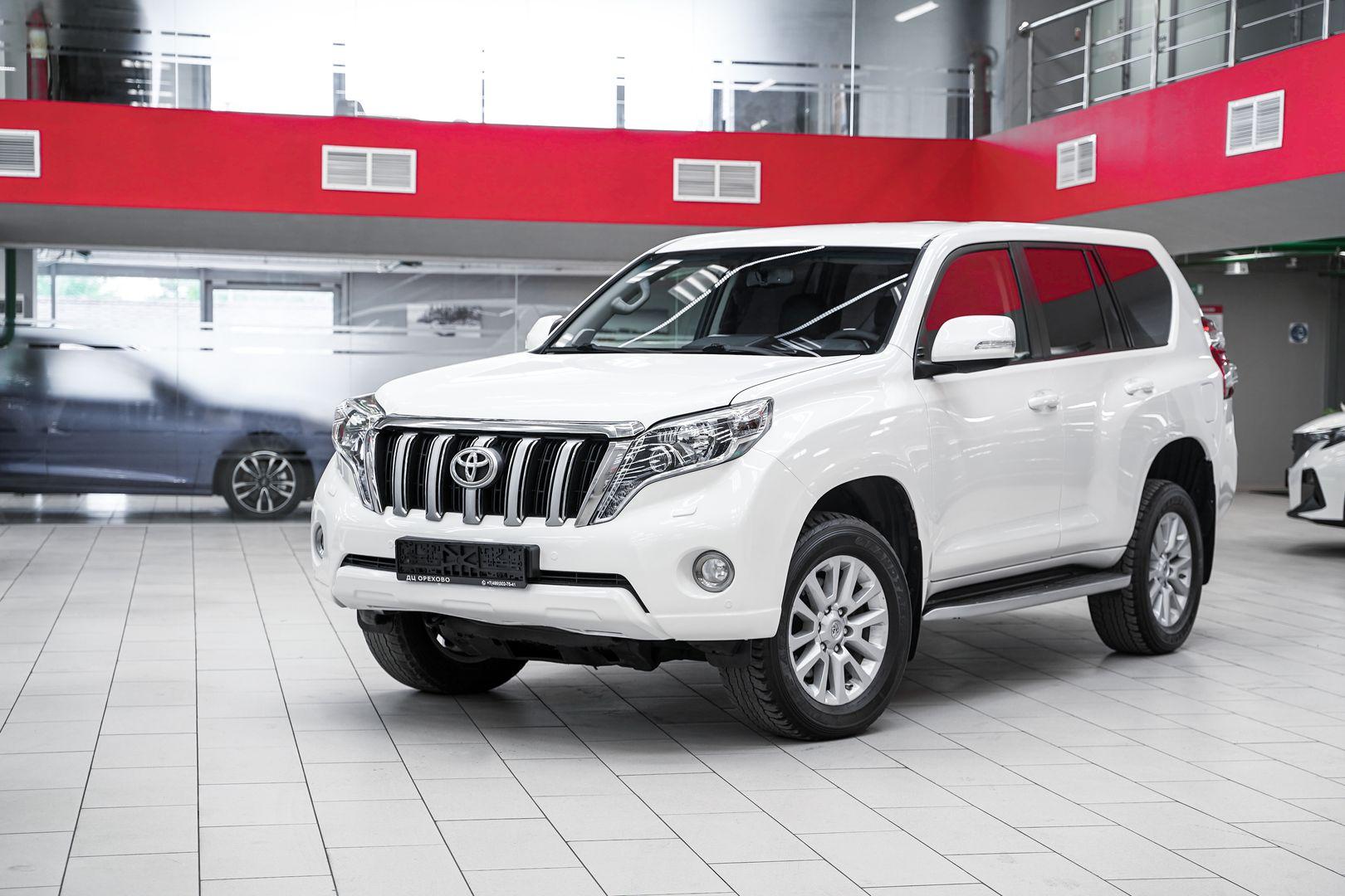 Toyota Land Cruiser Prado 2015, белый, ДЦ Орехово