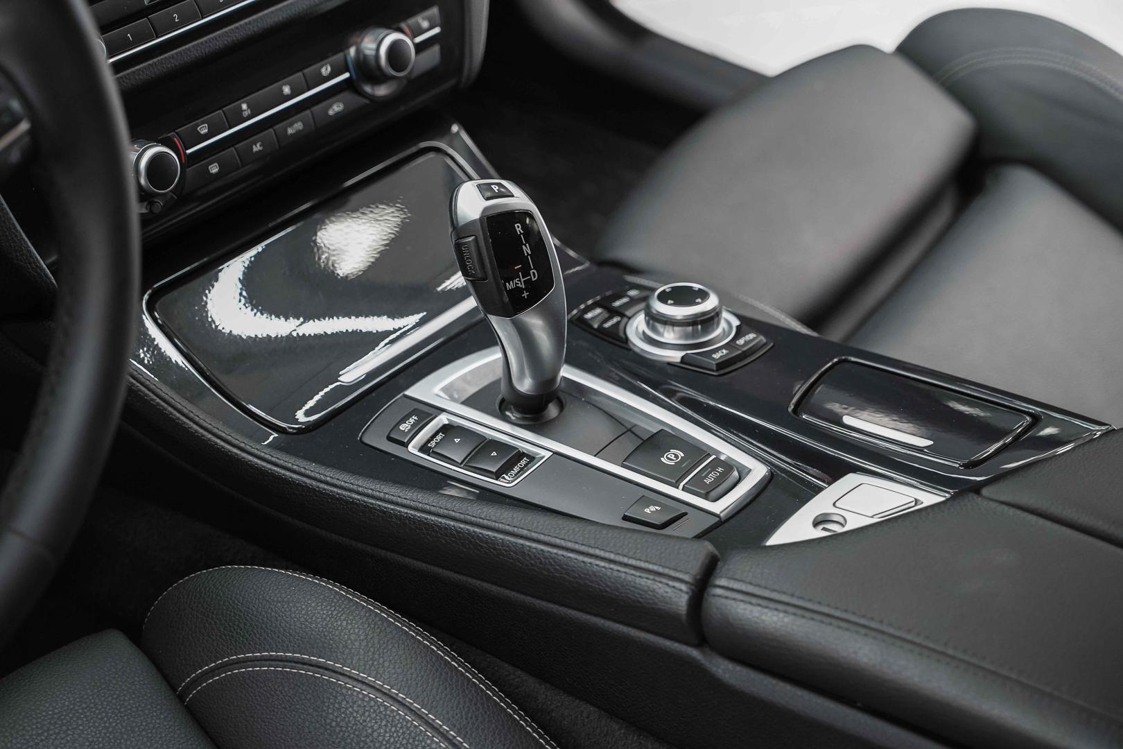 BMW 5 серии 2015, черный, ДЦ Орехово