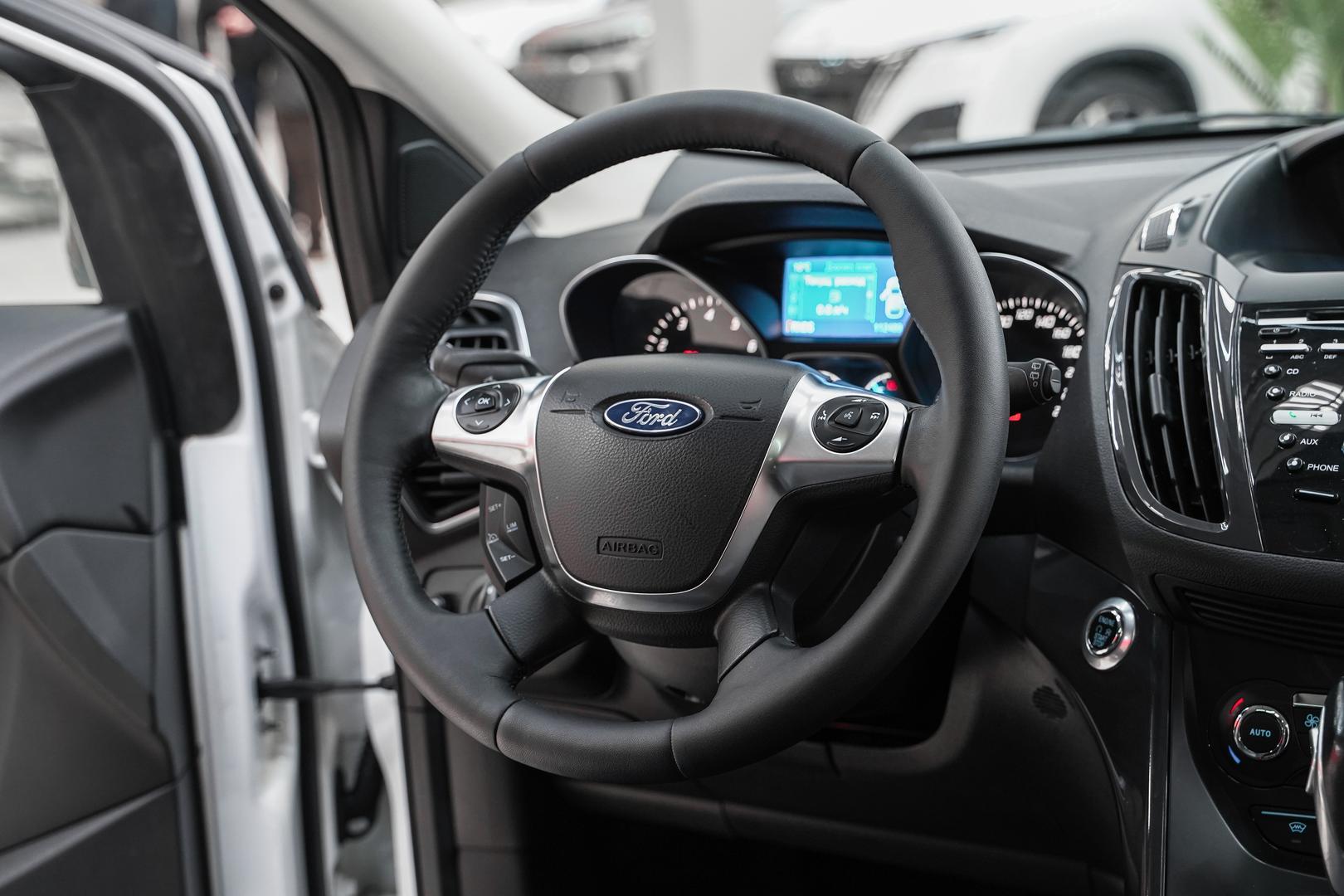 Ford Kuga 2014, белый, ДЦ Орехово