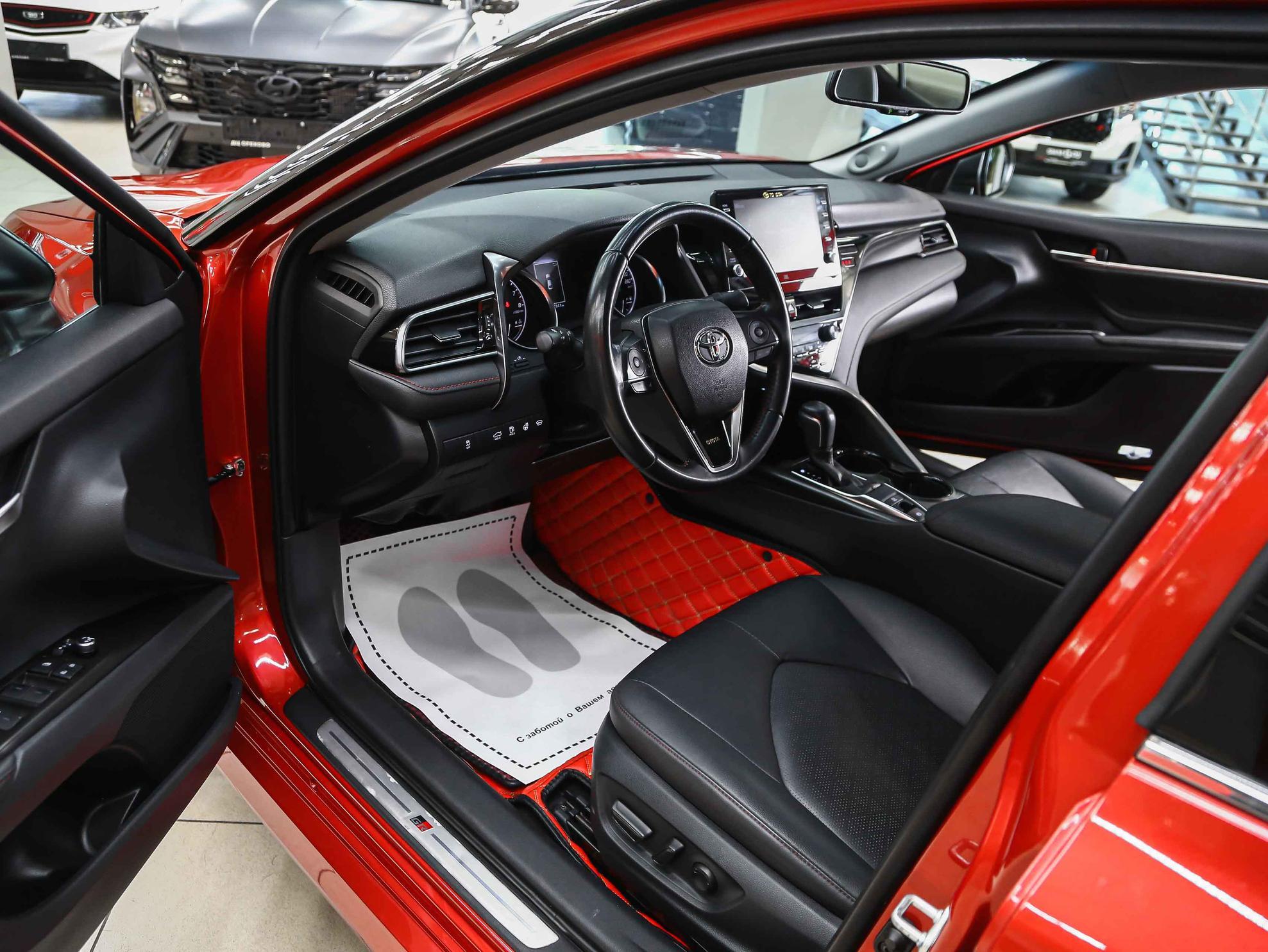 Toyota Camry 2021, красный, ДЦ Орехово
