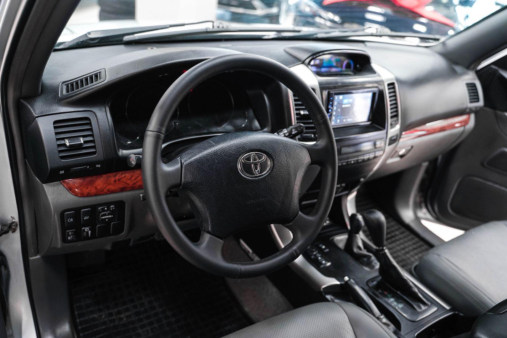 Toyota Land Cruiser Prado 2006, серебряный, ДЦ Орехово