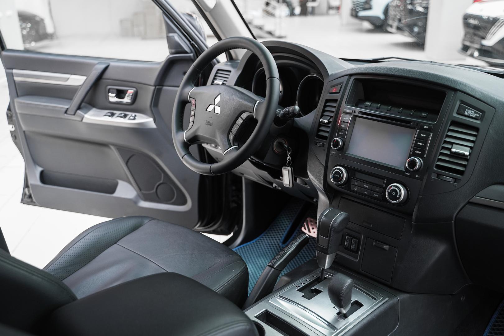 Mitsubishi Pajero 2014, черный, ДЦ Орехово