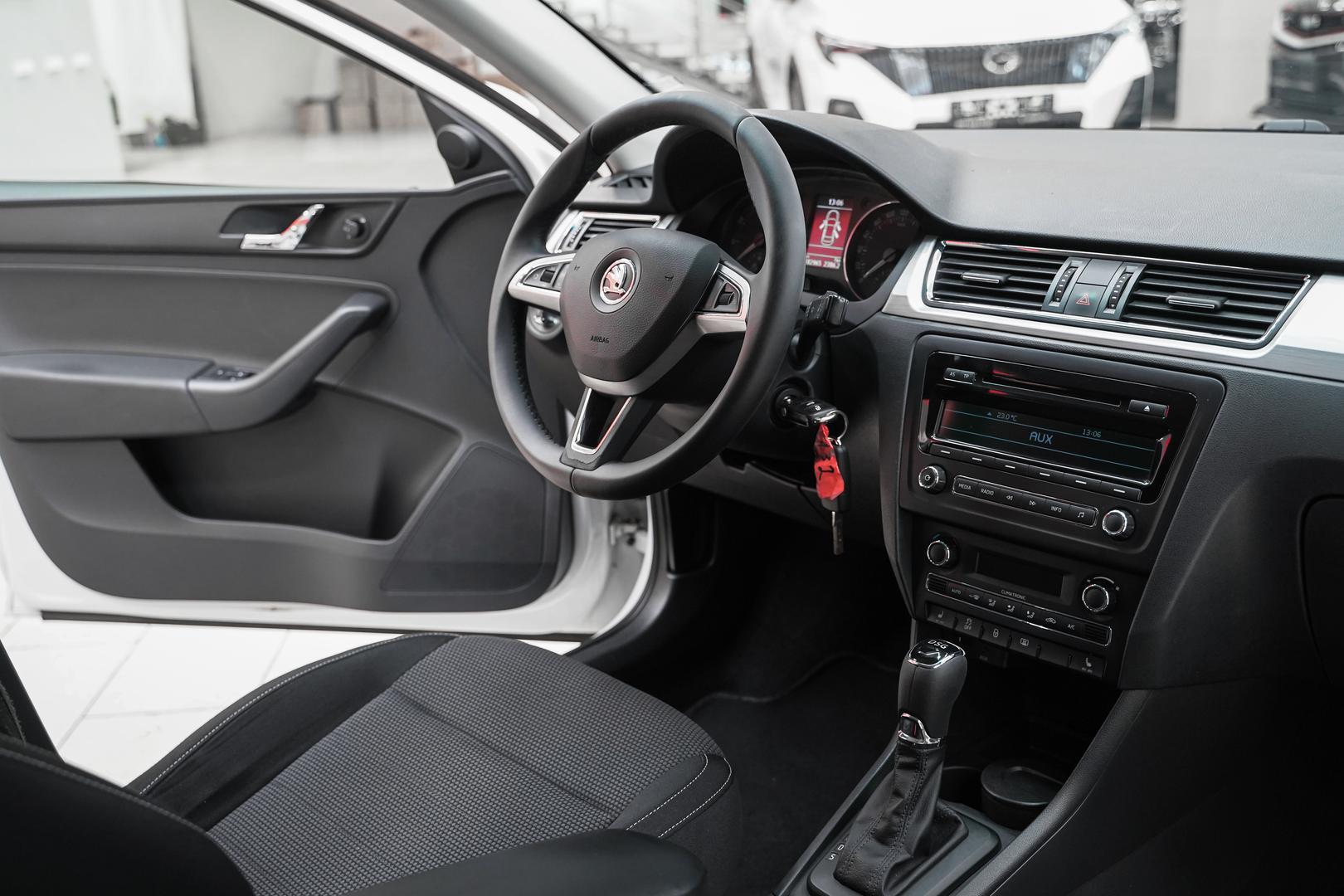 Skoda Rapid 2015, белый, ДЦ Орехово