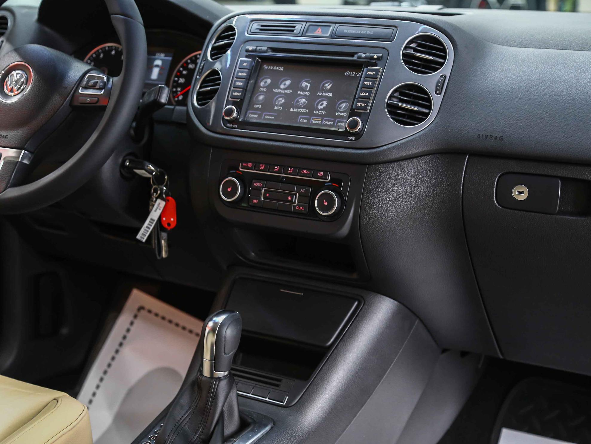Volkswagen Tiguan 2011, черный, ДЦ Орехово