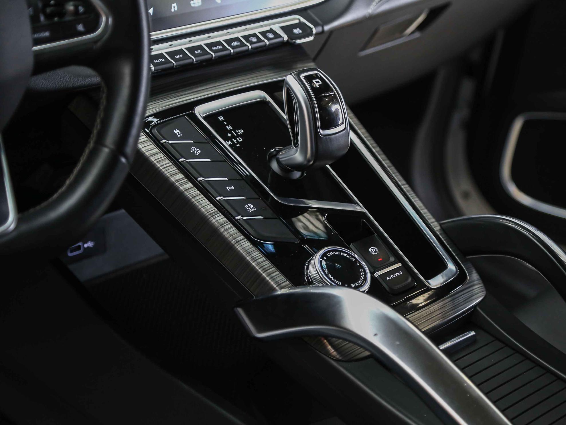 Geely Atlas Pro 2022, белый, ДЦ Орехово