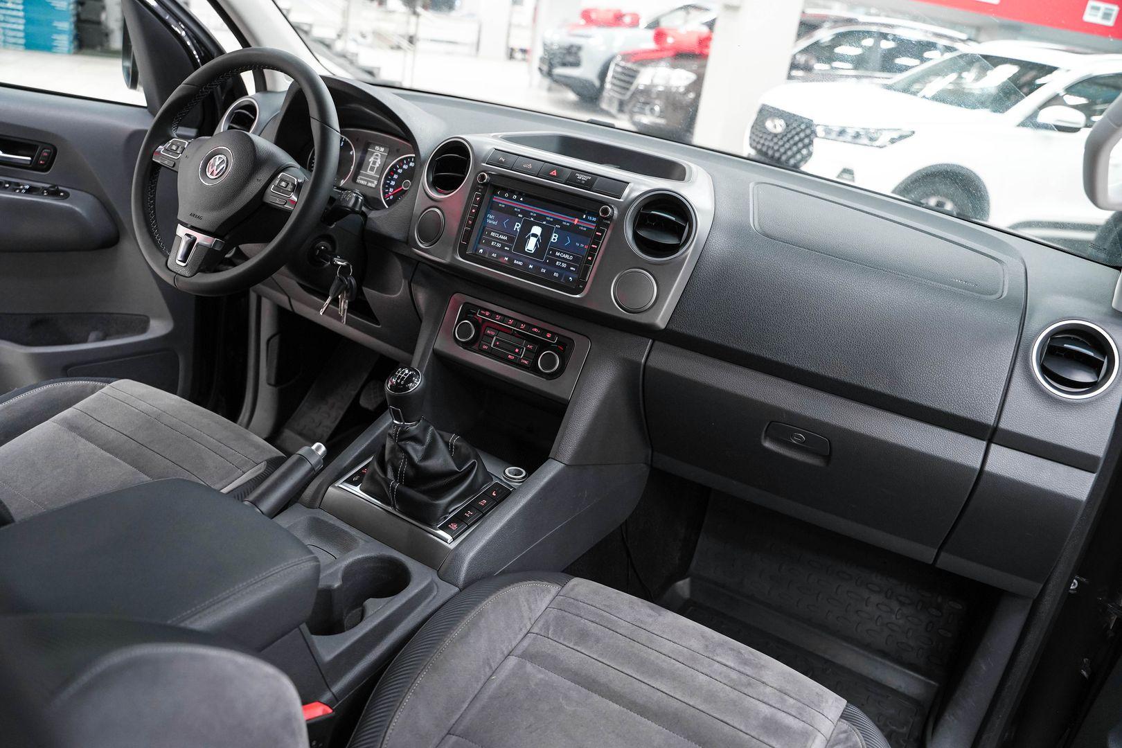 Volkswagen Amarok 2013, черный, ДЦ Орехово
