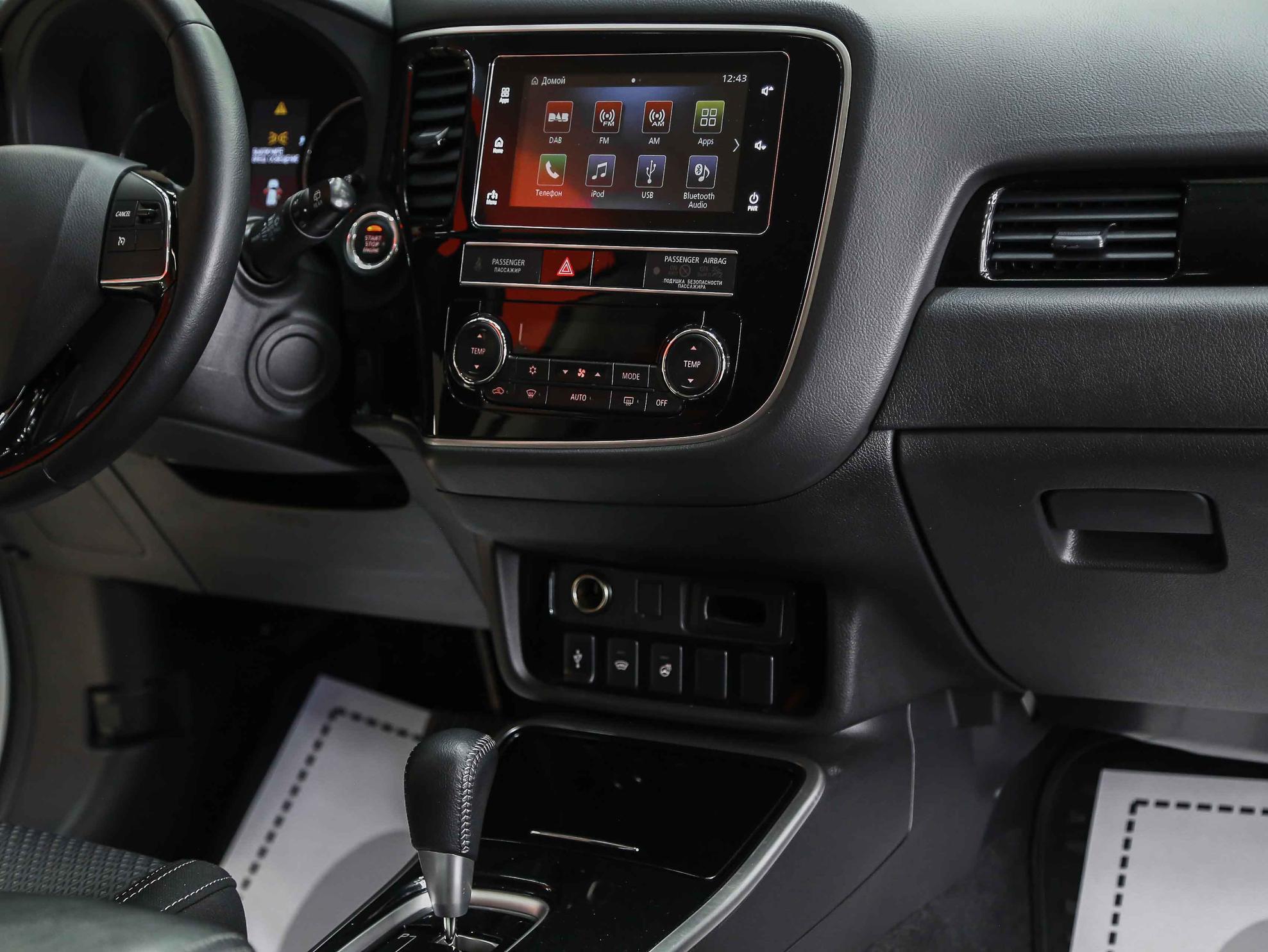 Mitsubishi Outlander 2019, белый, ДЦ Орехово