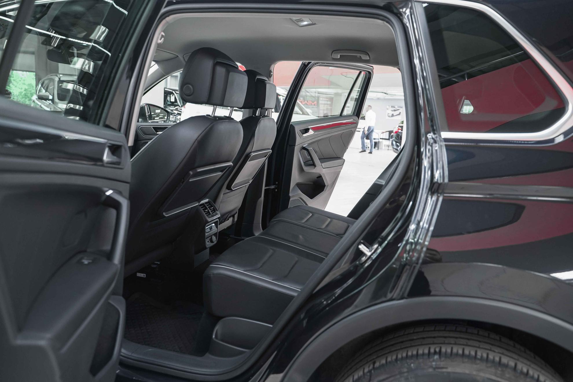 Volkswagen Tiguan 2018, черный, ДЦ Орехово