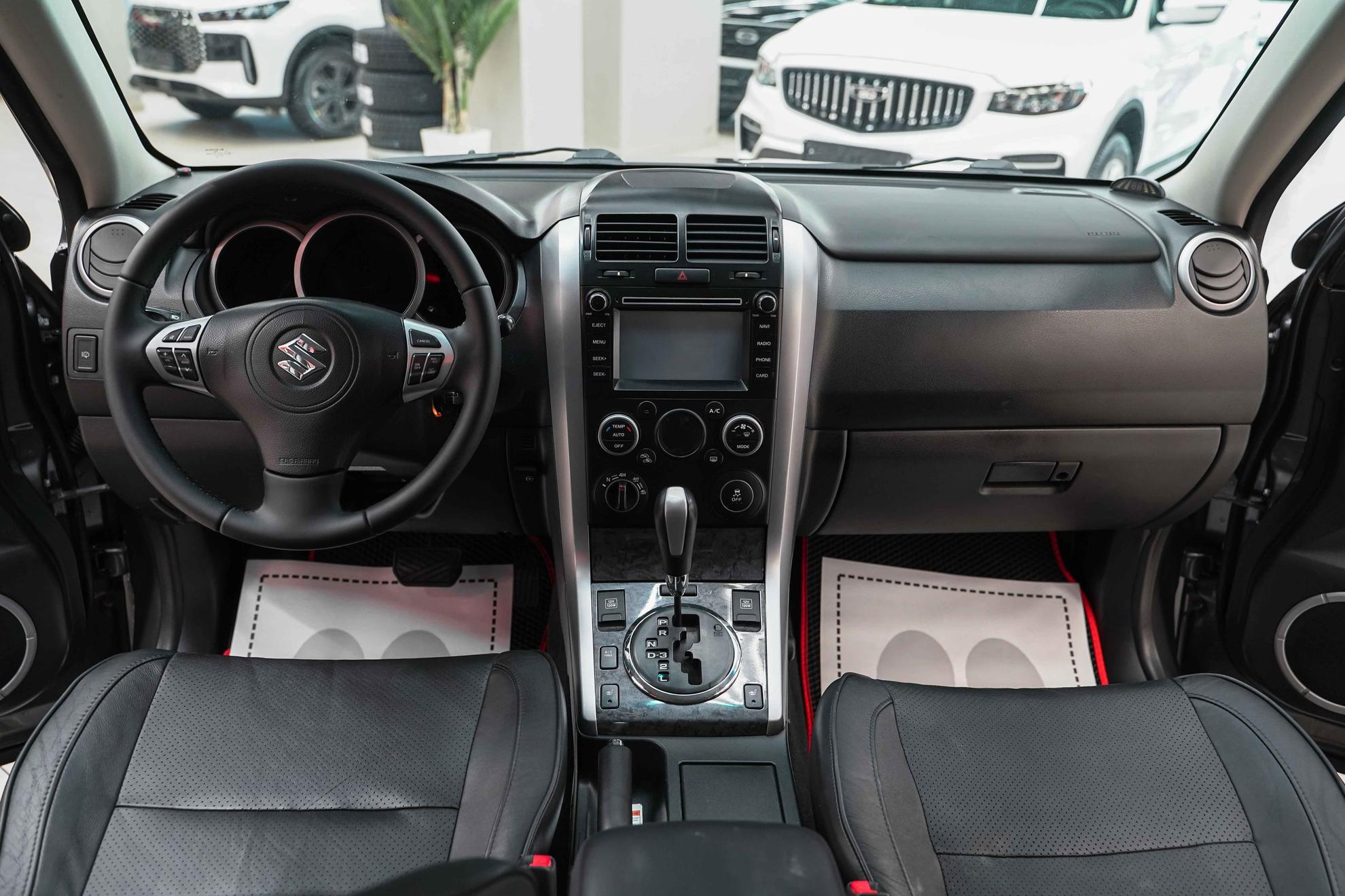 Suzuki Grand Vitara 2013, серый, ДЦ Орехово