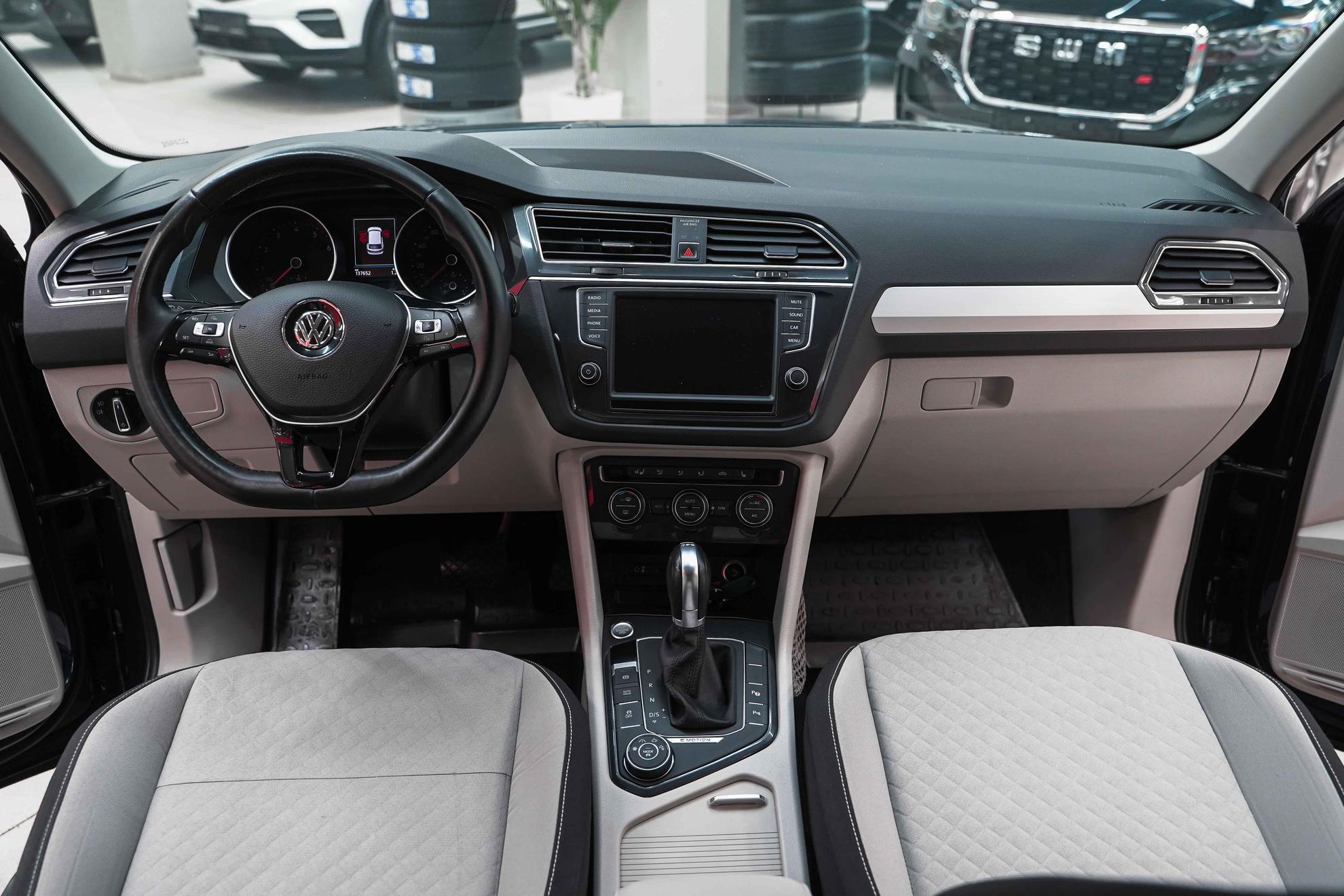 Volkswagen Tiguan 2017, синий, ДЦ Орехово