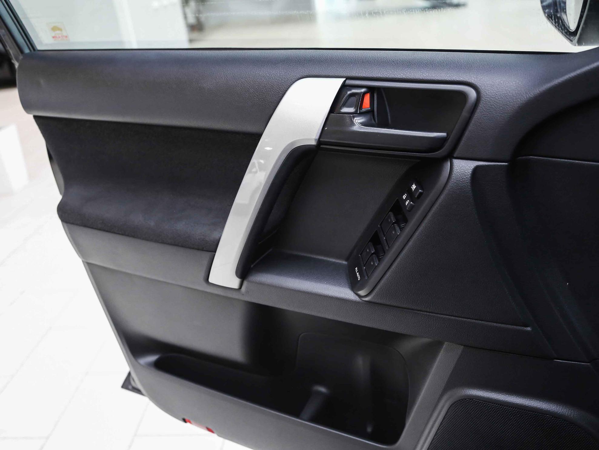 Toyota Land Cruiser Prado 2014, черный, ДЦ Орехово