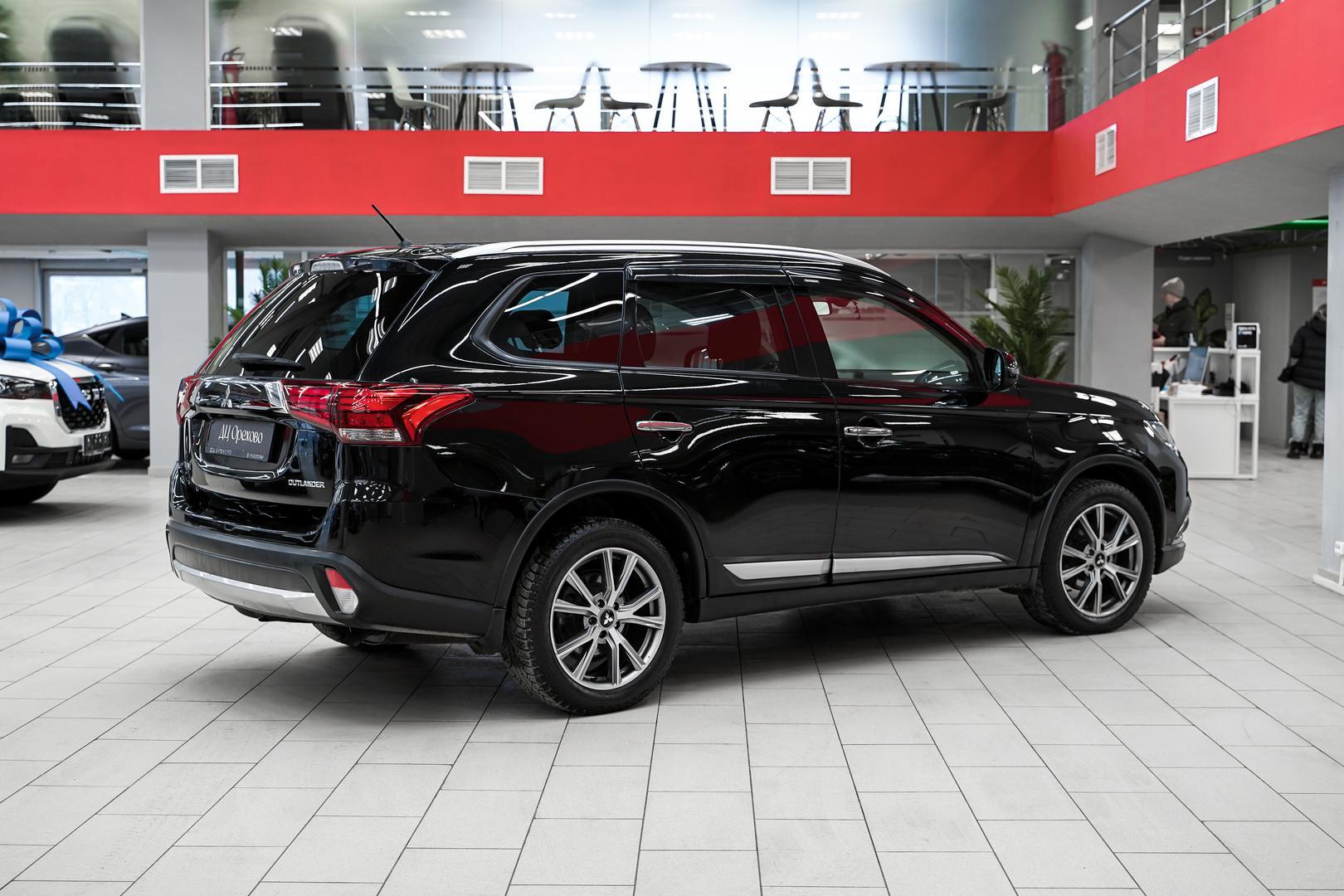 Mitsubishi Outlander 2015, черный, ДЦ Орехово