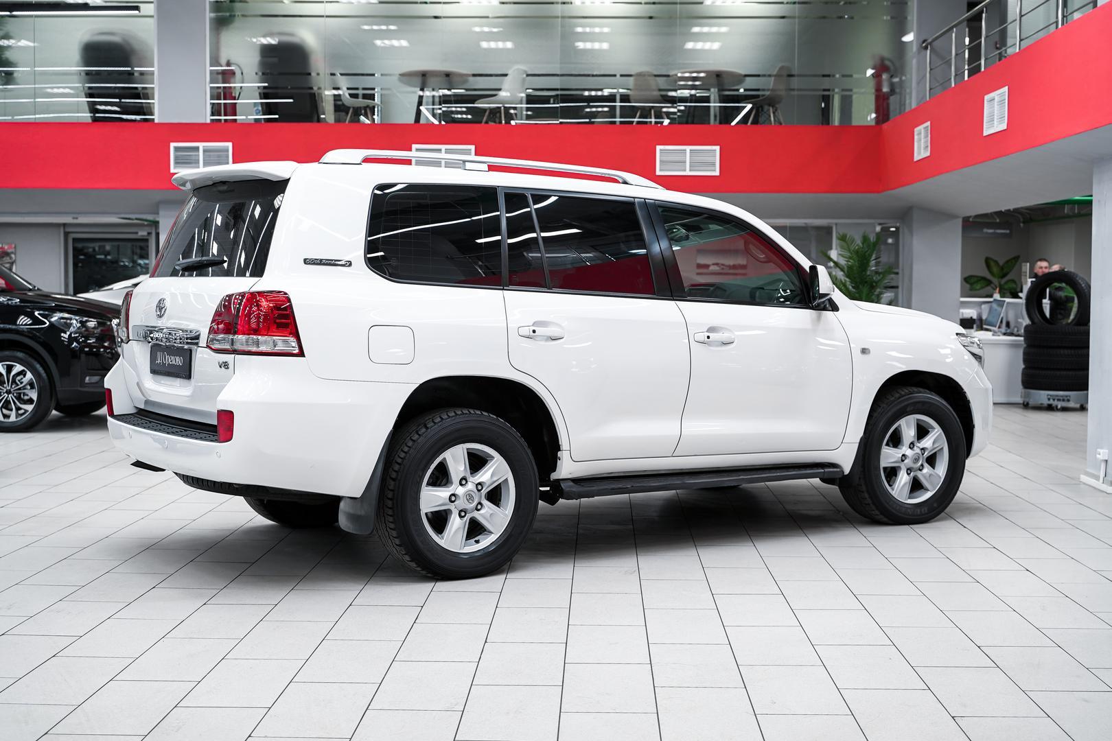 Toyota Land Cruiser 2011, белый, ДЦ Орехово