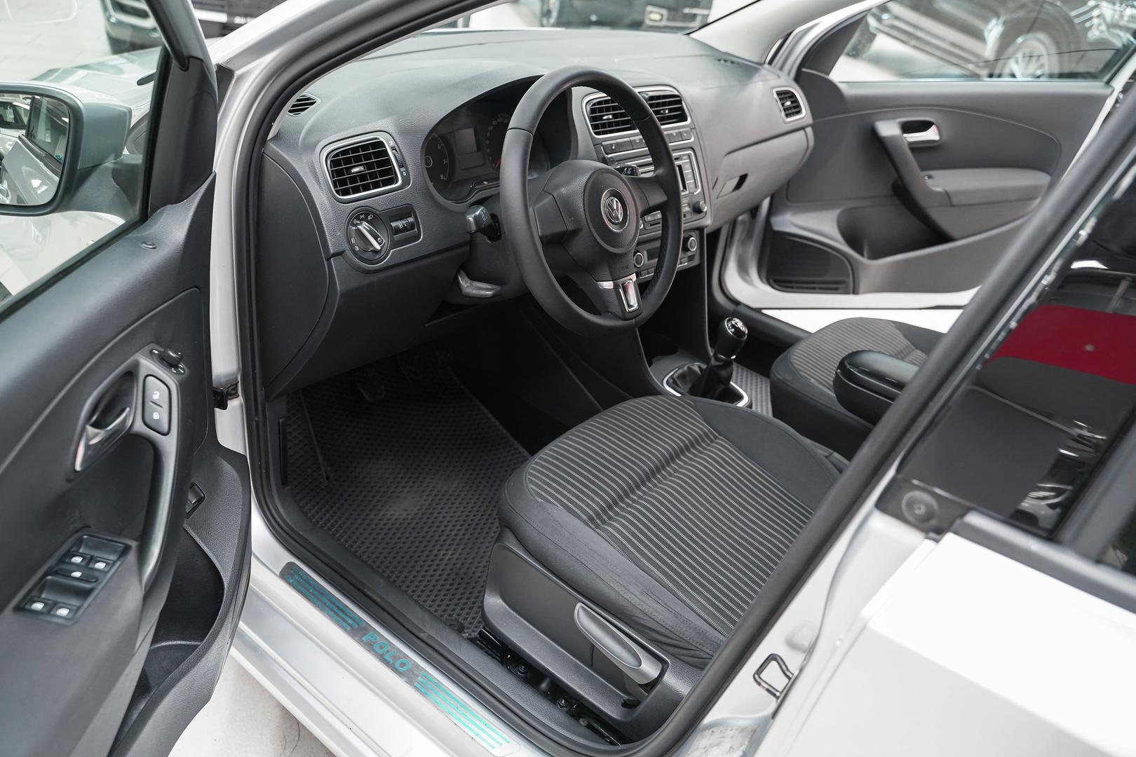 Volkswagen Polo 2013, серебряный, ДЦ Орехово