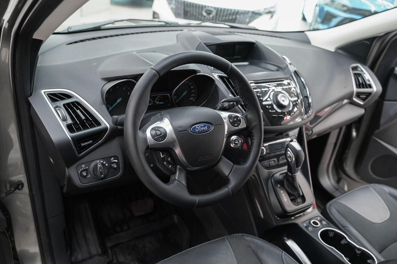 Ford Kuga 2013, зеленый, ДЦ Орехово