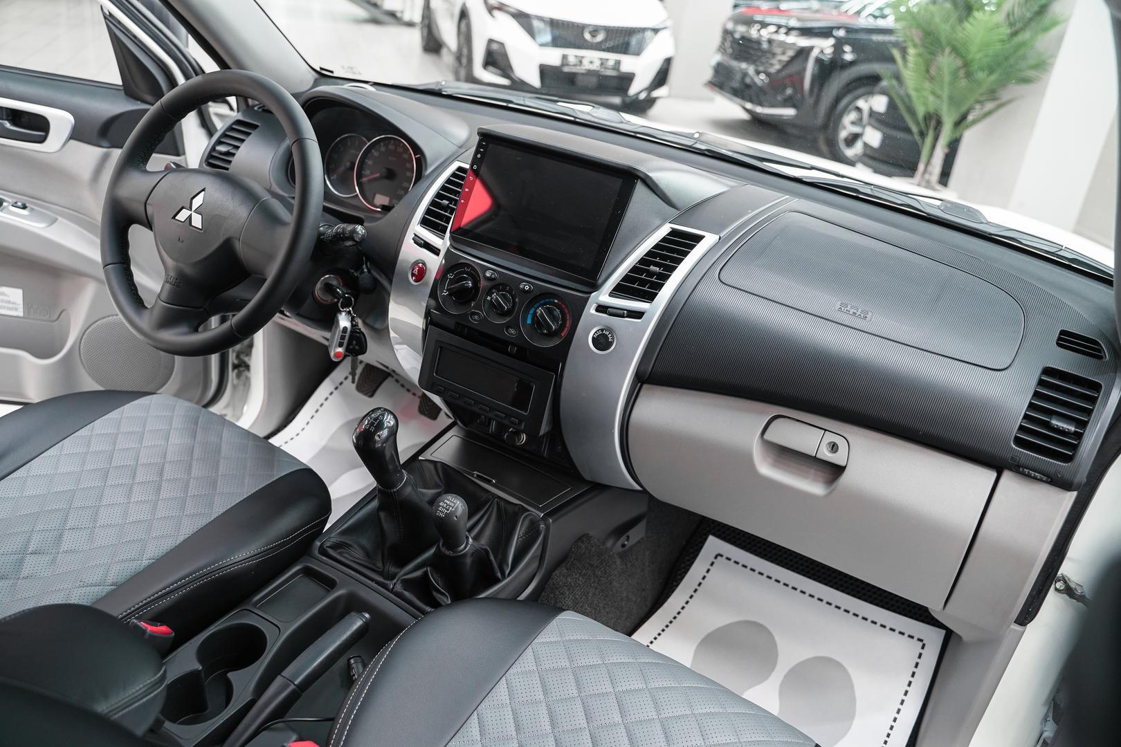 Mitsubishi Pajero Sport 2012, белый, ДЦ Орехово