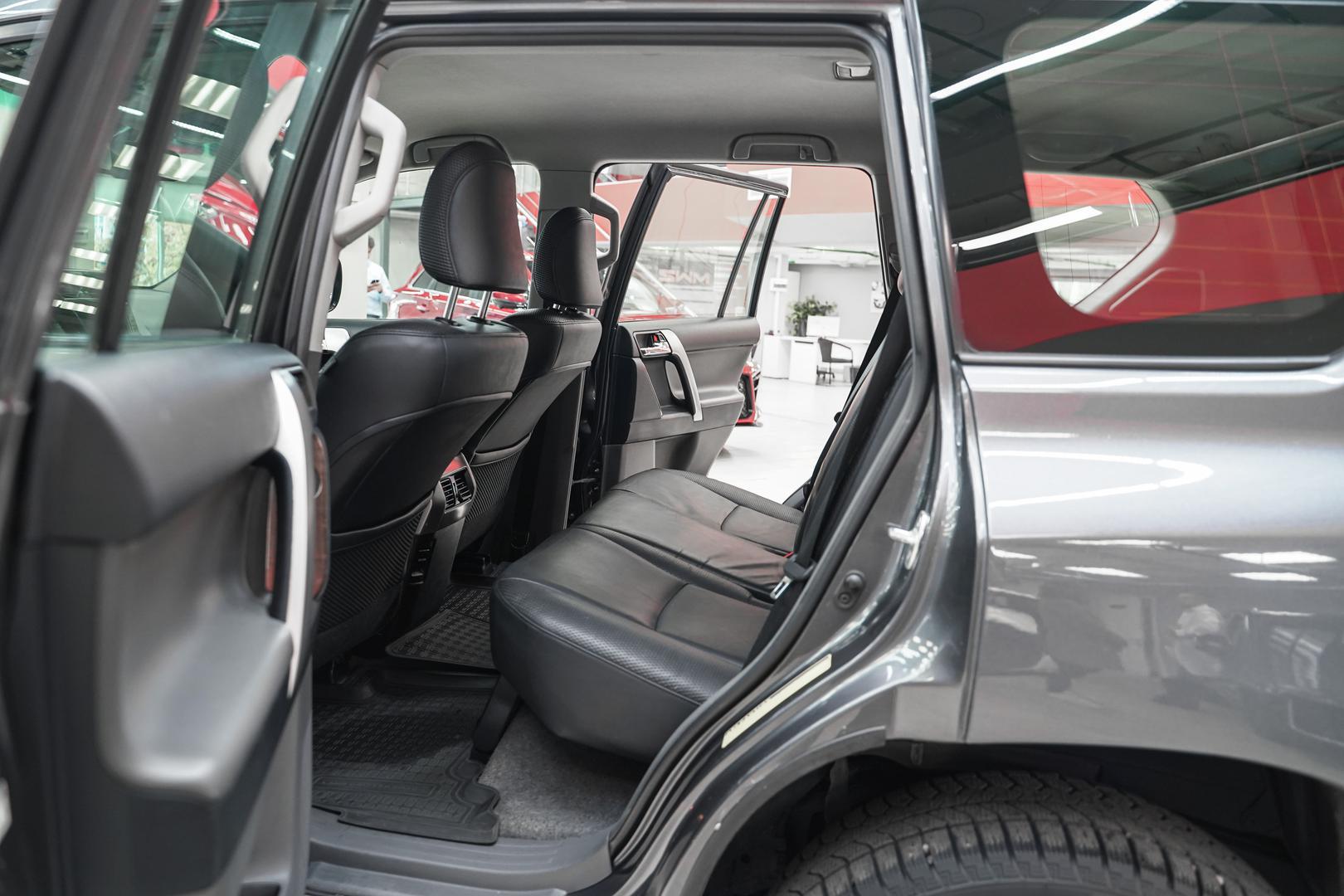 Toyota Land Cruiser Prado 2011, серый, ДЦ Орехово