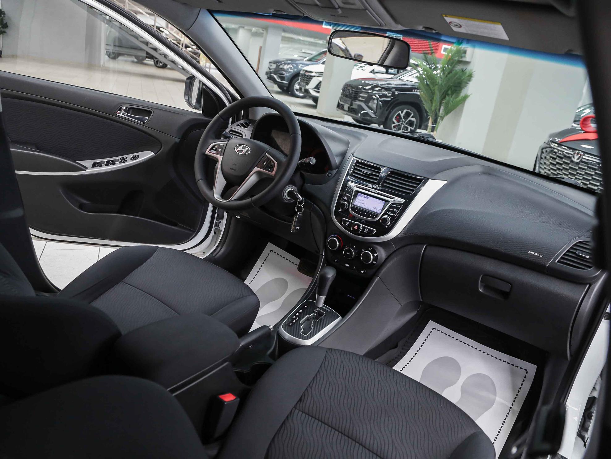 Hyundai Solaris 2014, белый, ДЦ Орехово
