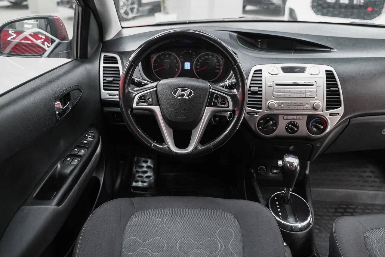 Hyundai i20 2010, красный, ДЦ Орехово