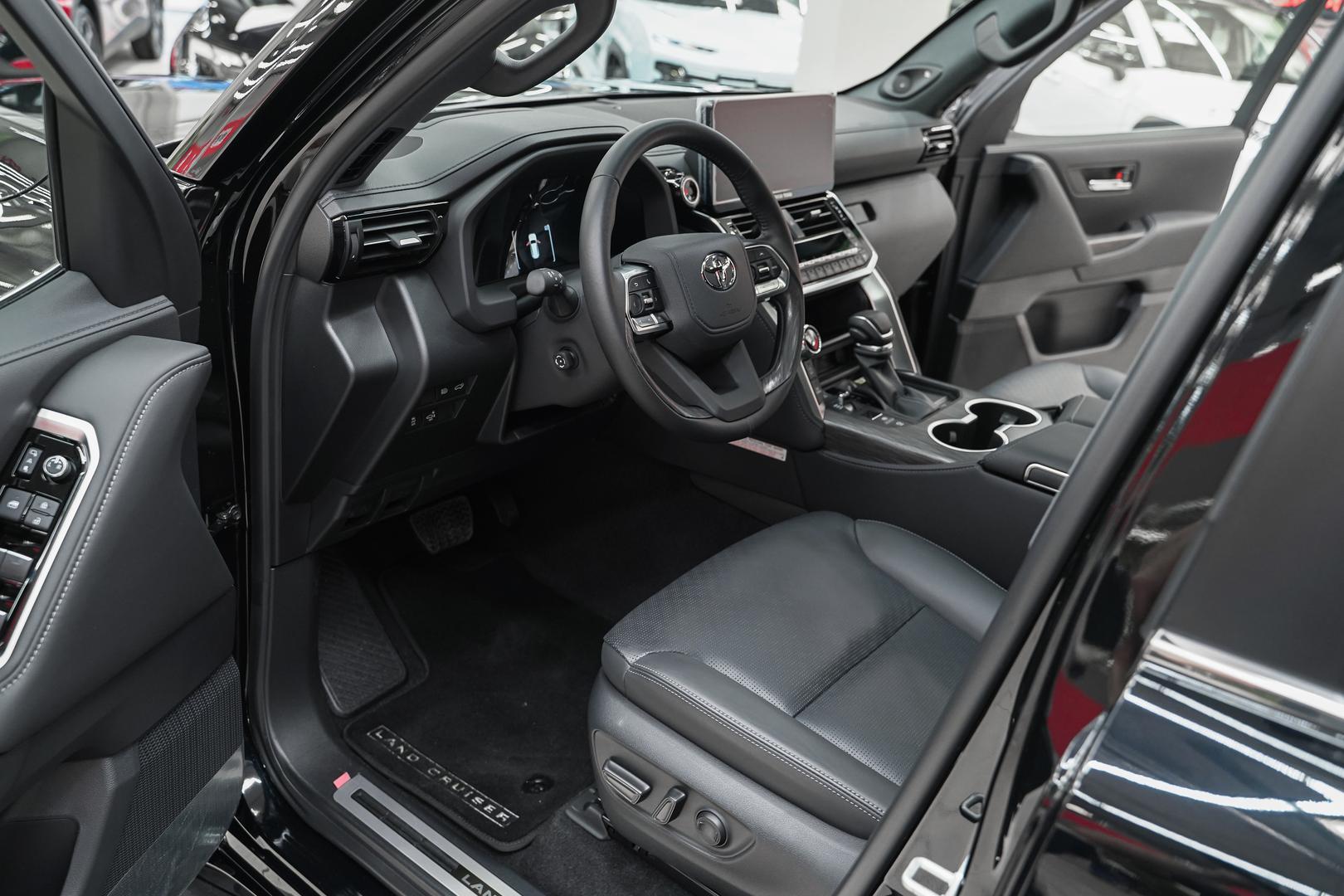 Toyota Land Cruiser 2025, черный, ДЦ Орехово