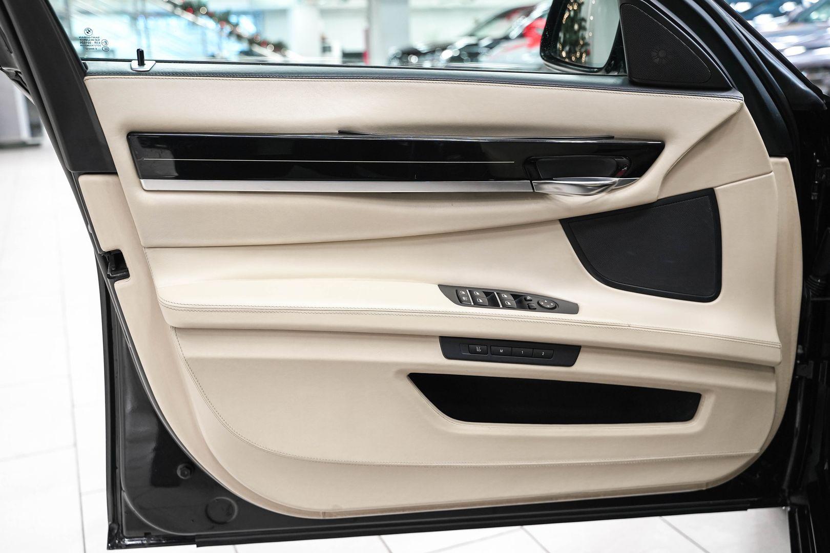 BMW 7 серии 2011, черный, ДЦ Орехово