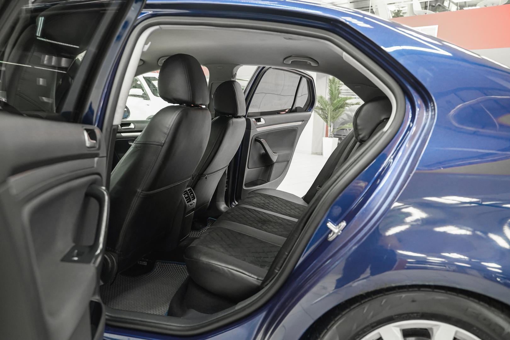 Volkswagen Jetta 2010, синий, ДЦ Орехово