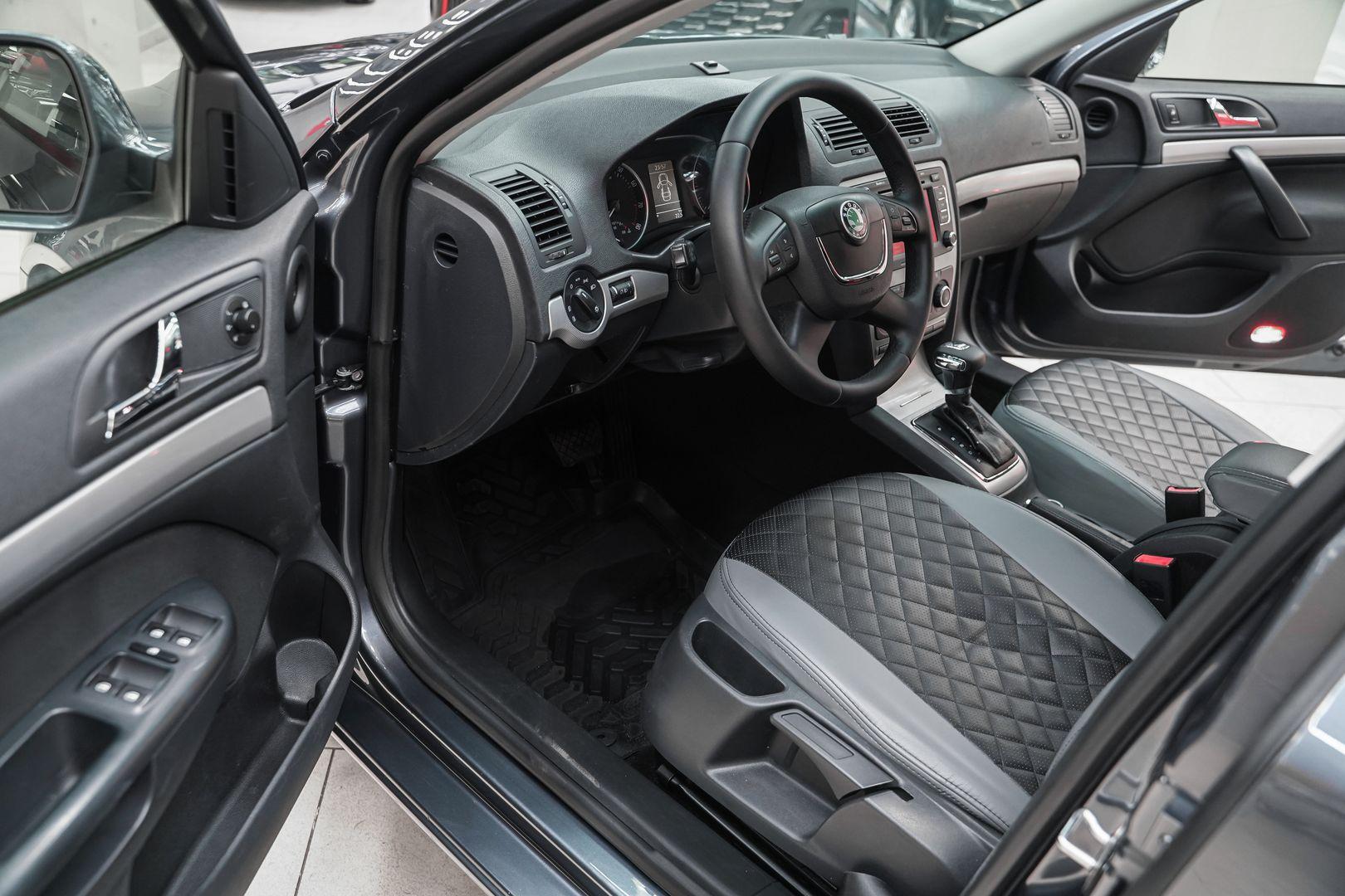 Skoda Octavia 2011, серый, ДЦ Орехово
