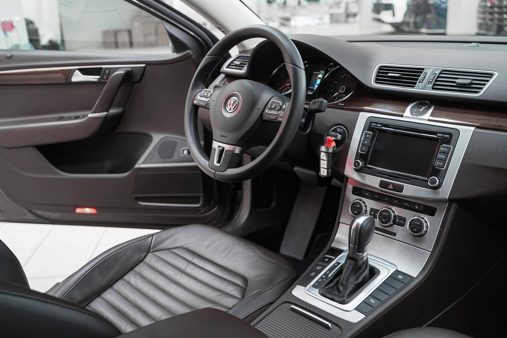 Volkswagen Passat 2014, коричневый, ДЦ Орехово