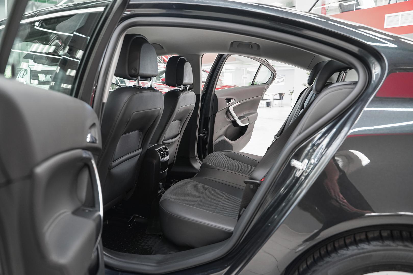 Opel Insignia 2010, черный, ДЦ Орехово