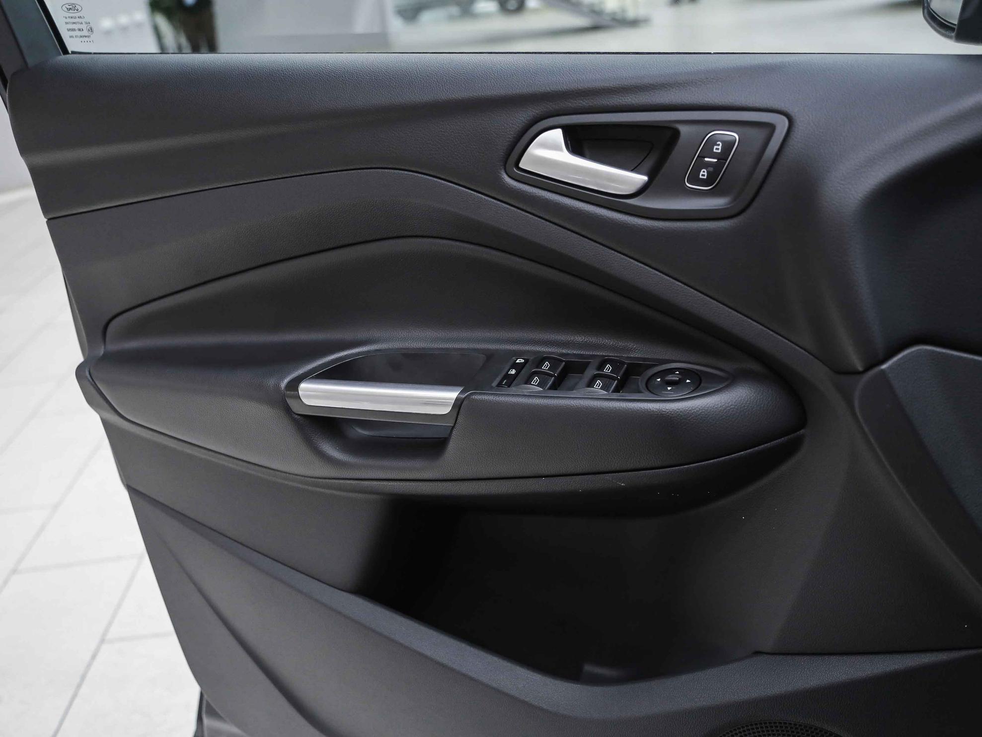 Ford Kuga 2017, черный, ДЦ Орехово