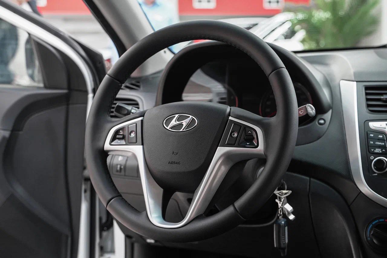 Hyundai Solaris 2012, белый, ДЦ Орехово