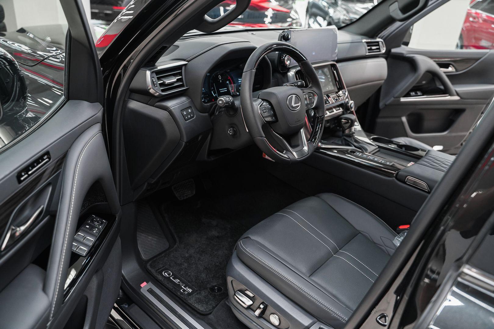 Lexus LX 2025, черный, ДЦ Орехово