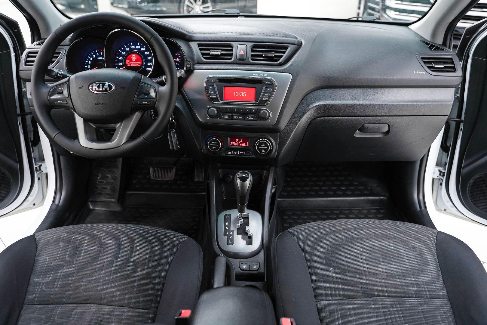 Kia Rio 2013, белый, ДЦ Орехово