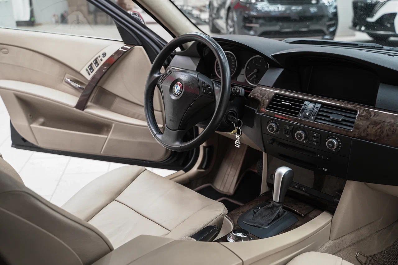 BMW 5 серии 2005, черный, ДЦ Орехово