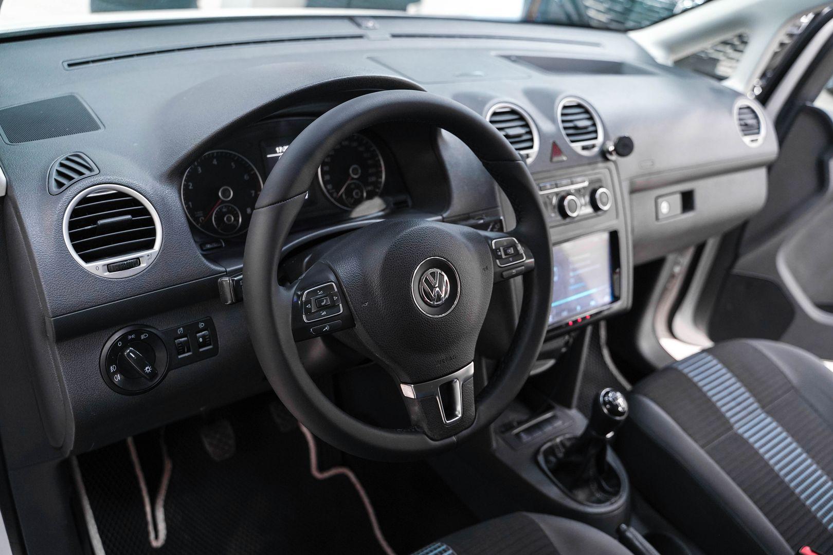 Volkswagen Caddy 2013, белый, ДЦ Орехово