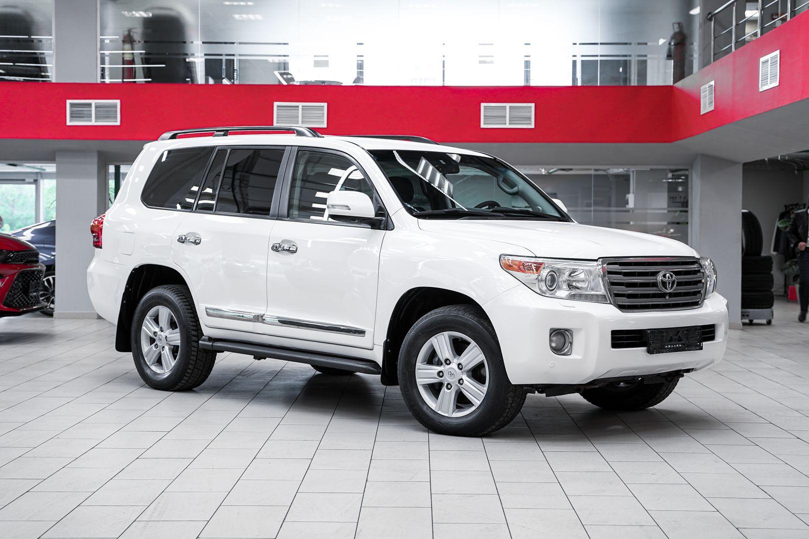 Toyota Land Cruiser 2012, белый, ДЦ Орехово