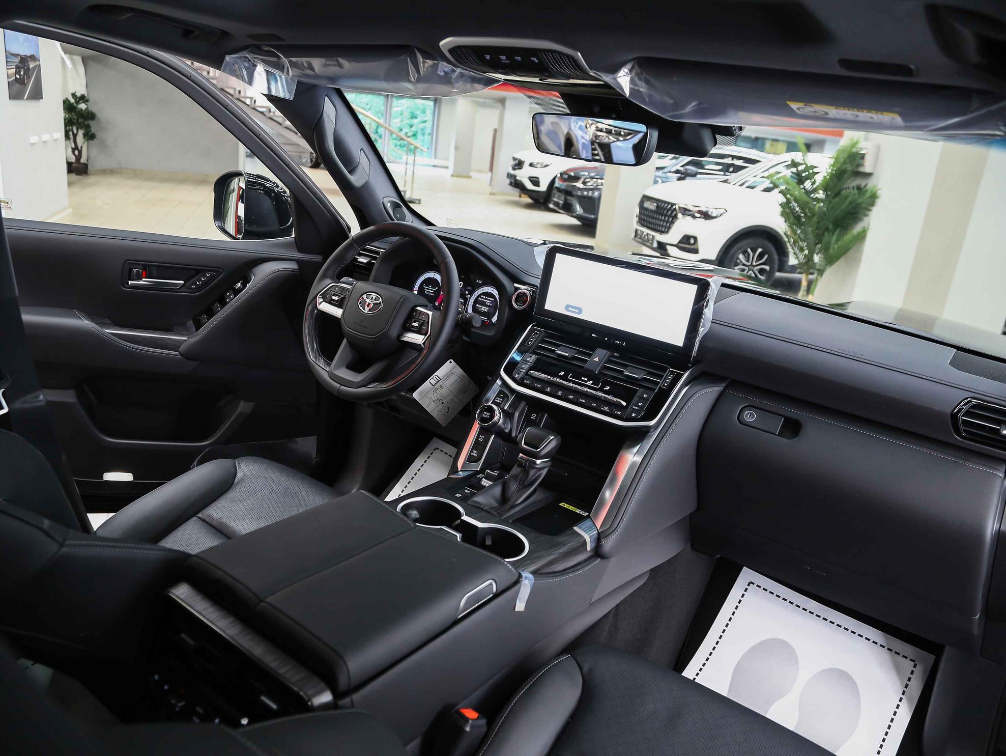 Toyota Land Cruiser 2026, черный, ДЦ Орехово