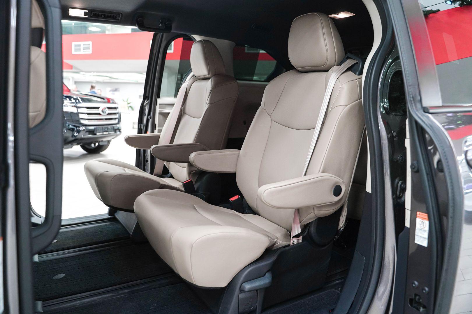 Toyota Sienna 2021, серый, ДЦ Орехово