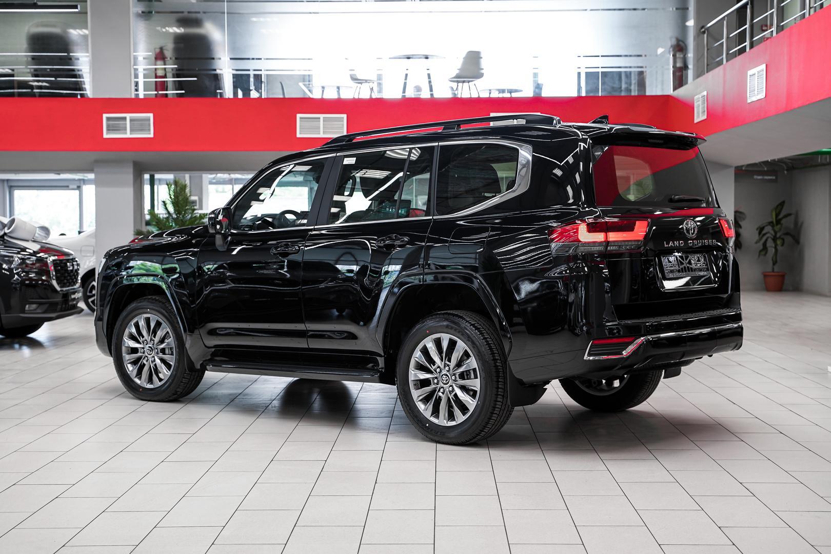 Toyota Land Cruiser 2024, черный, ДЦ Орехово