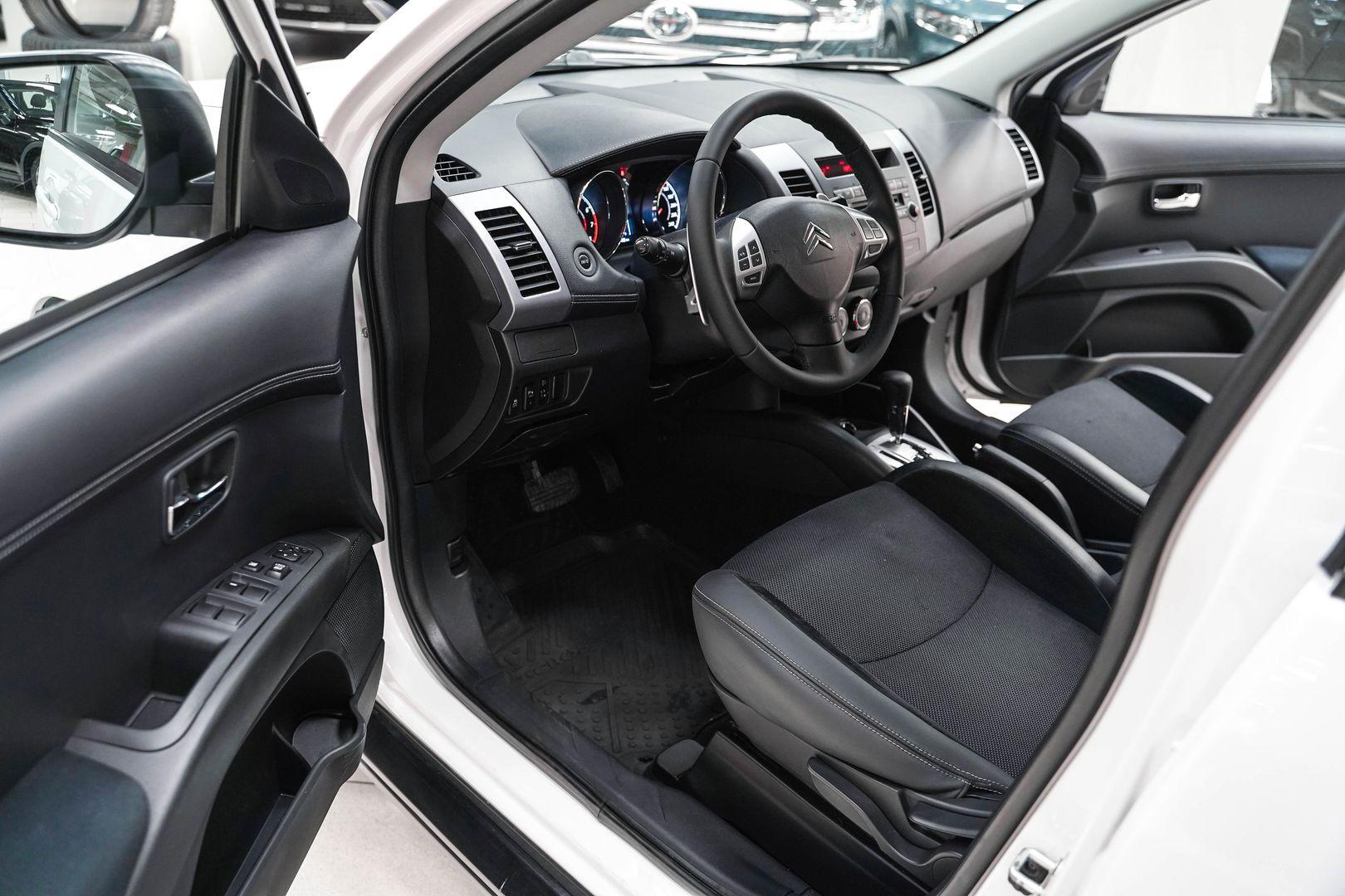 Citroen C-Crosser 2012, белый, ДЦ Орехово