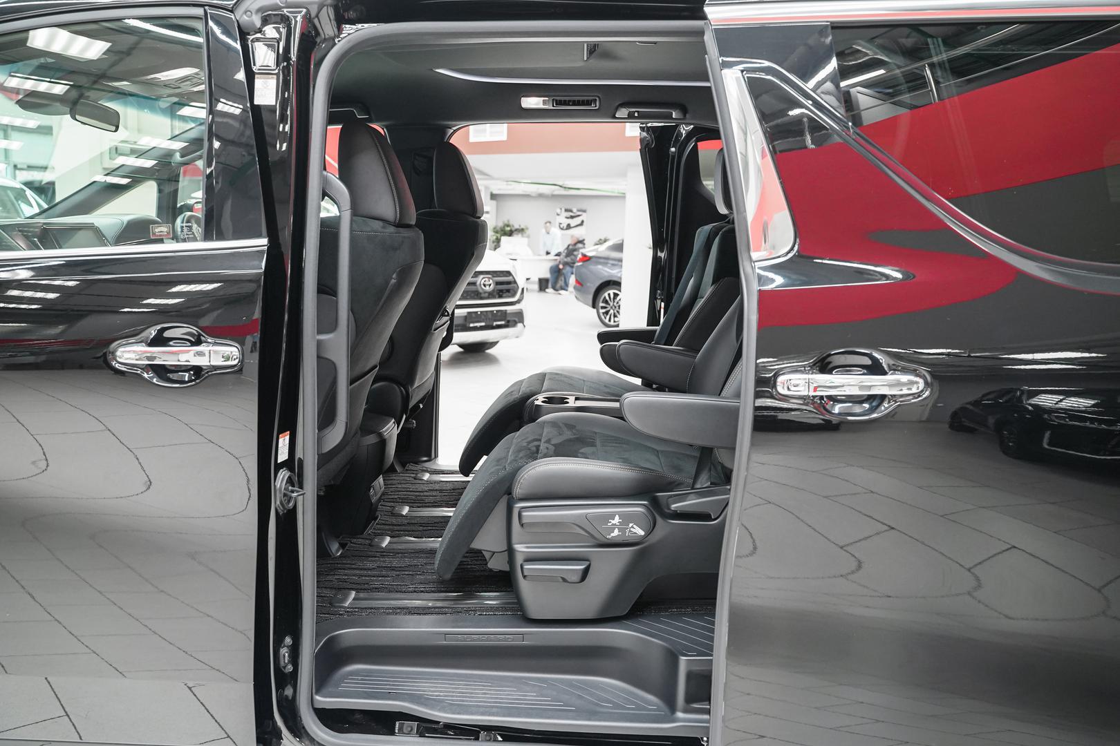 Toyota Alphard 2020, черный, ДЦ Орехово