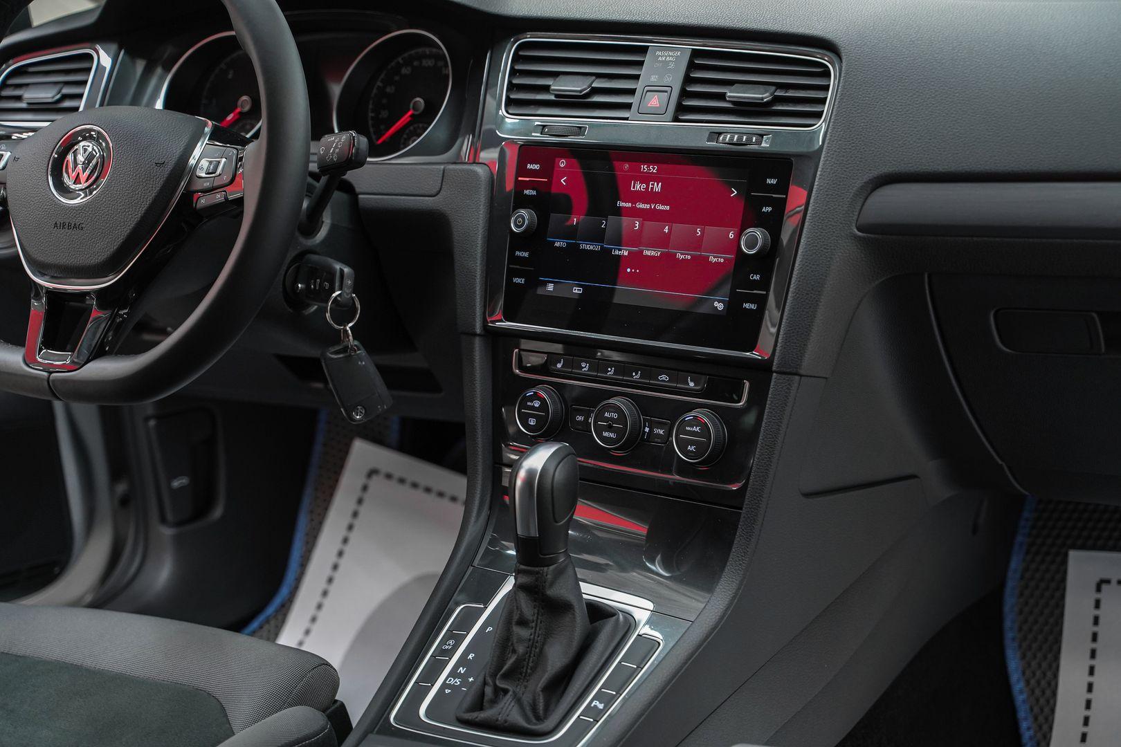 Volkswagen Golf 2019, серый, ДЦ Орехово