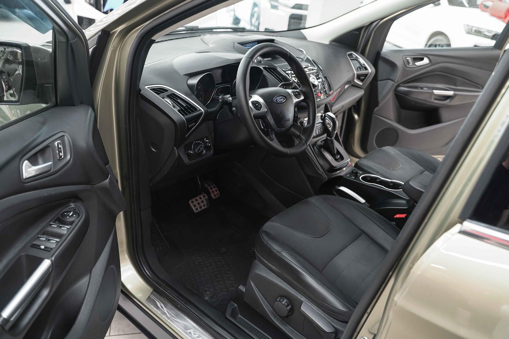 Ford Kuga 2013, зеленый, ДЦ Орехово